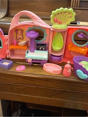 Littlest Pet Shop LPS Get Better Center 2006 Vintage Play-set Accessories Rare